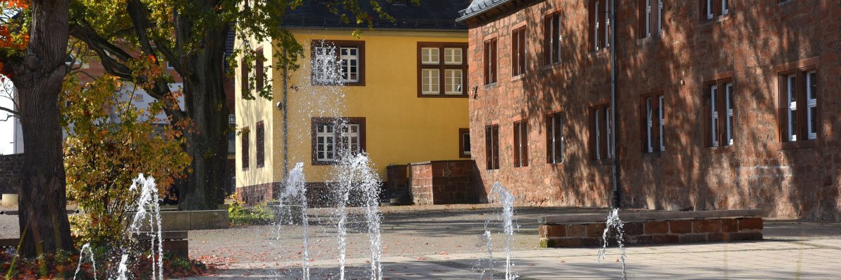 Klostervorplatz mit Springbrunnenanlage