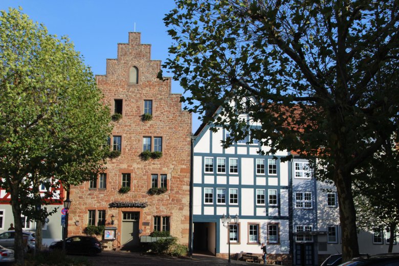 Die Stadtbibliothek ist im Steinhaus beheimatet