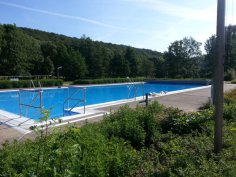 Schwimmbecken im Freibad Rengershausen