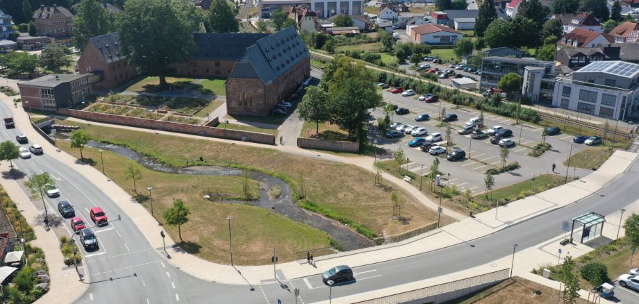 Luftbild der Klosteranlage mit Nemphe und Parkplatz